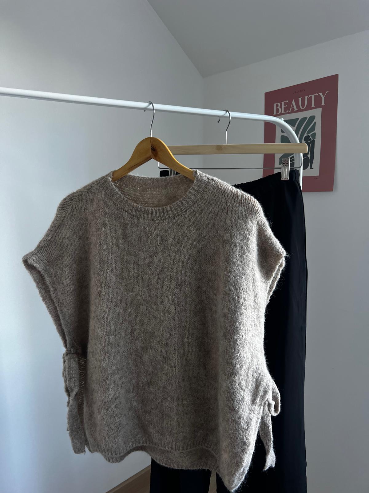 Pull noeuds beige